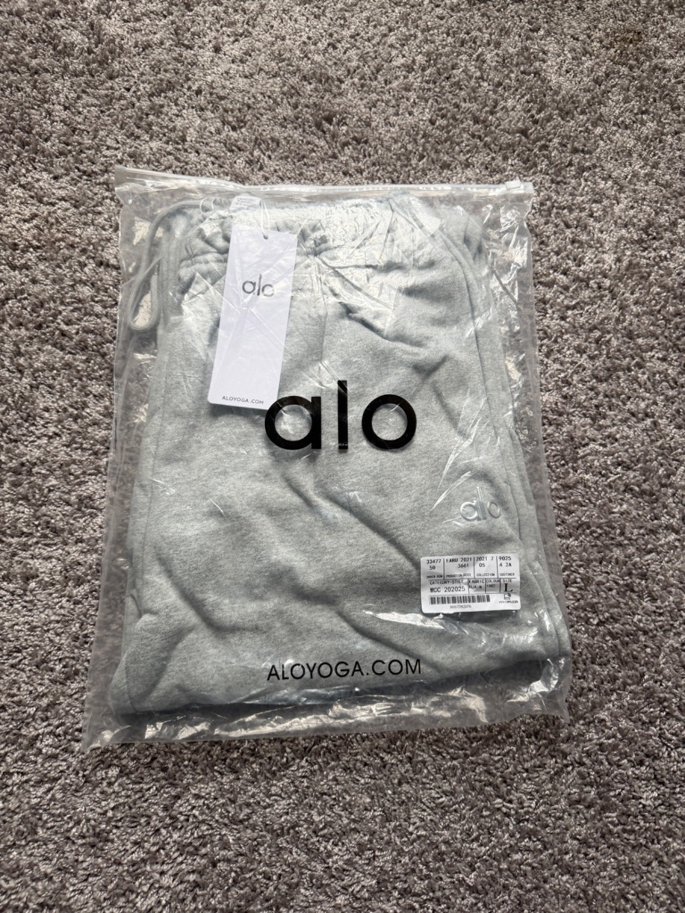 Alo Yoga Sweatpants – Grey
Size Large - Picture 6 of 6